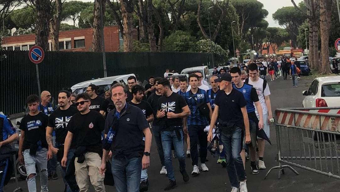 FOTO - I tifosi nerazzurri all'ingresso dell'Olimpico di Roma 