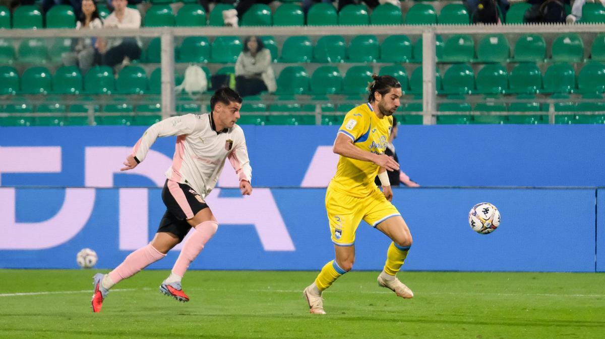 Il Lecce l'attaccante lo compra in Serie C: offerta pronta