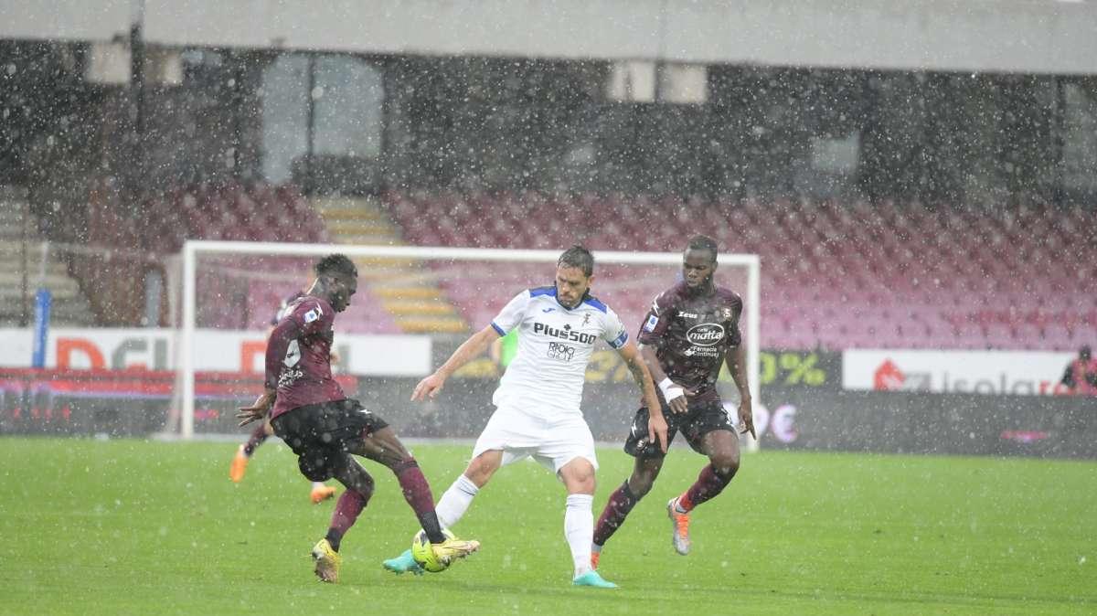 VIDEO - Candreva nel recupero fa impazzire l'Arechi, Salernitana-Atalanta 1-0: gol e highlights