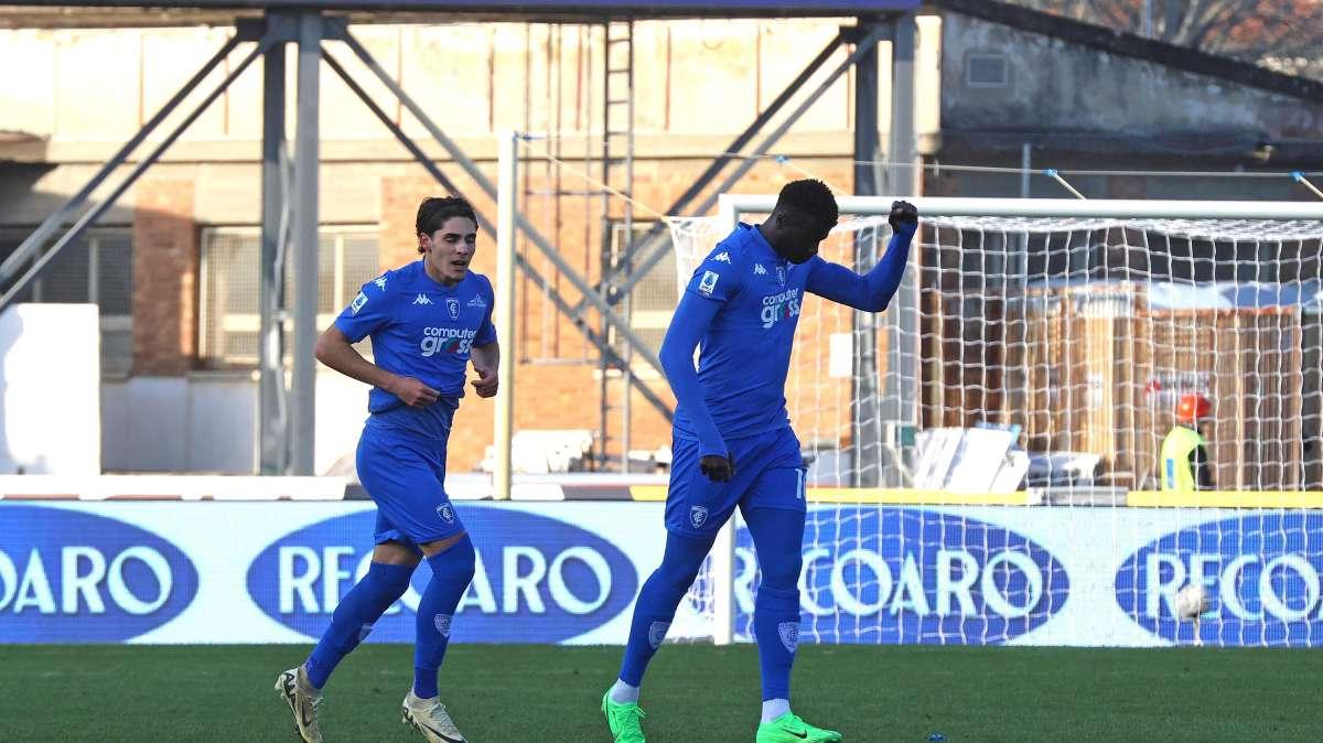 Niang fa la storia dell'Empoli! I toscani sono salvi con il 2-1 alla Roma, festa azzurra