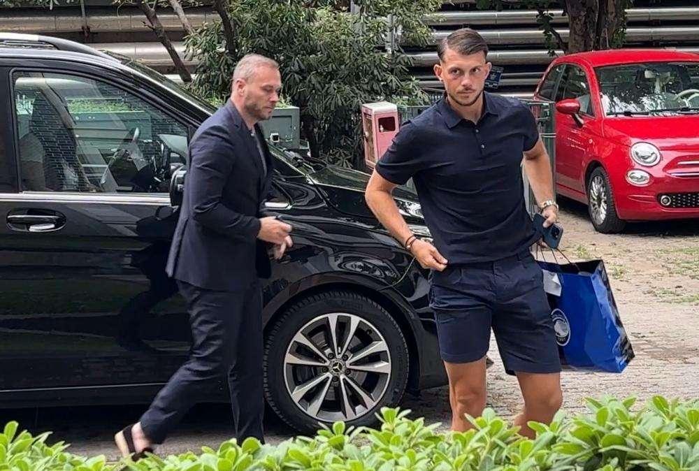 Samardzic è arrivato per le visite mediche presso la clinica della Madonnina