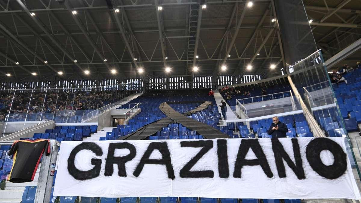Atalanta-Lecce, la protesta silenziosa: maglie anonime e lutto sugli spalti