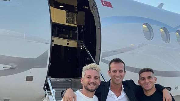 Doppio colpo del Galatasaray: ufficializzati Mertens e Torreira, bagno di folla per i due