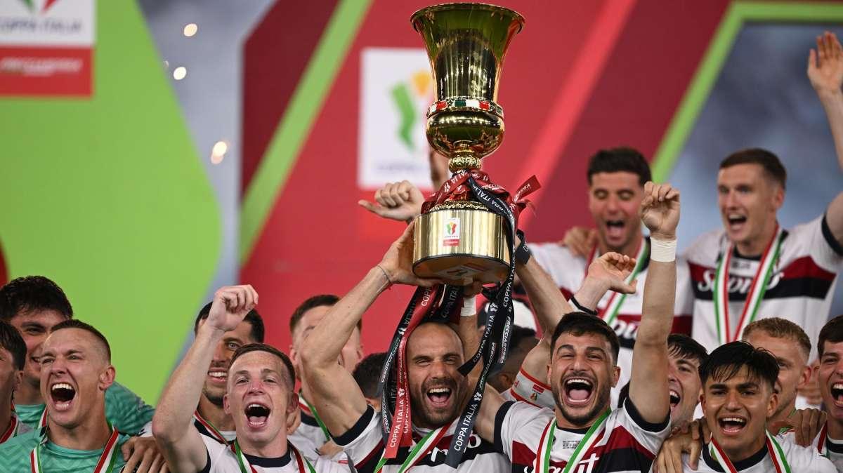 Il Bologna fa la storia. Da Sartori a Di Vaio, da Fenucci a Saputo: lavoro e competenza alla base del successo. Finalmente Italiano, Coppa Italia meritata come non mai e una dedica da signore. Milan, il disastro è compiuto. Rivoluzione necessaria
