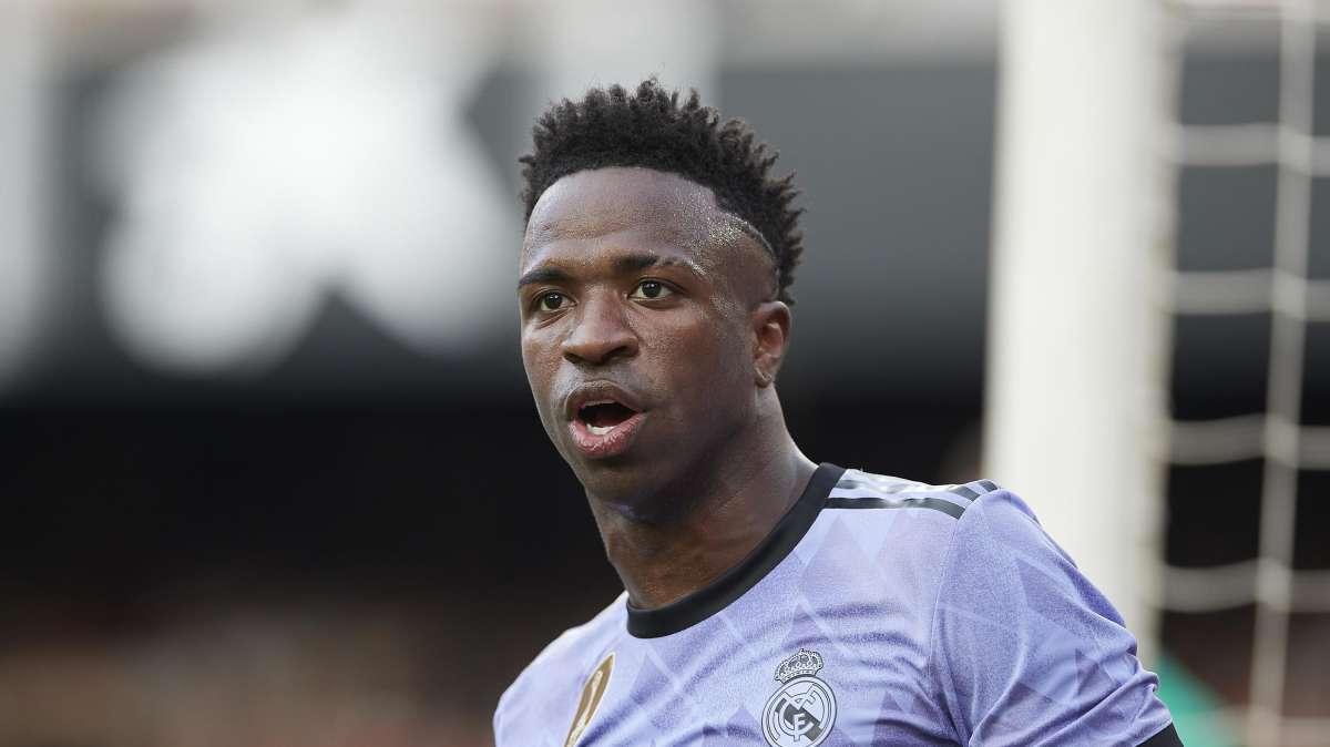"Fuori i razzisti dal calcio": la campagna in sostegno di Vinicius Jr