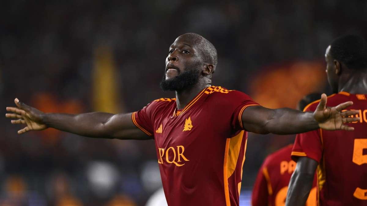 VIDEO - Doppio Lukaku, Aouar e Belotti, poker della Roma a Cagliari: gli highlights