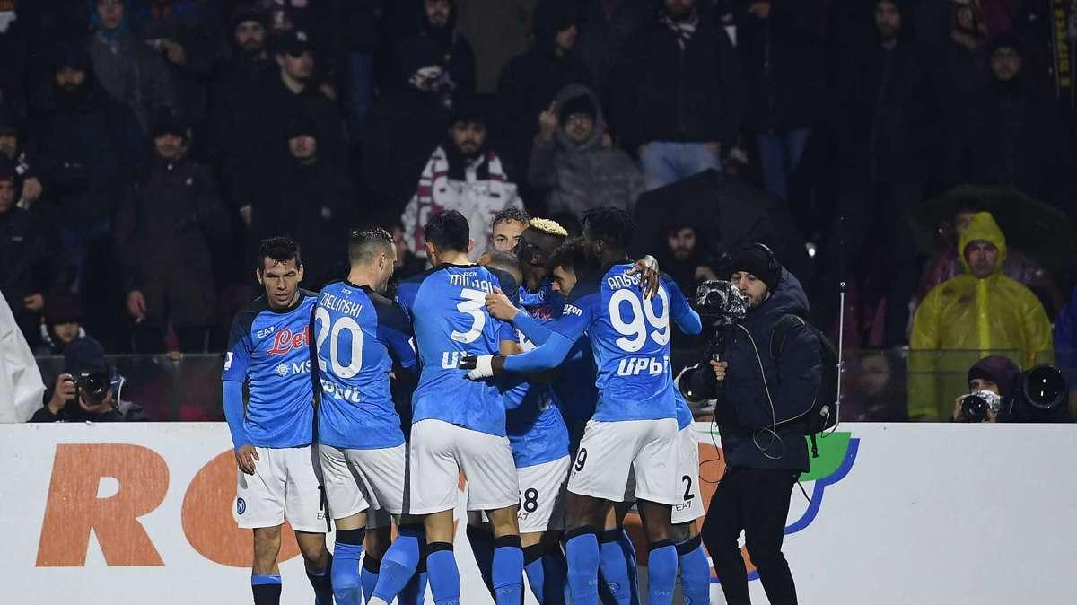 VIDEO - Napoli inarrestabile, Di Lorenzo e Osimhen stendono la Salernitana: gli highlights