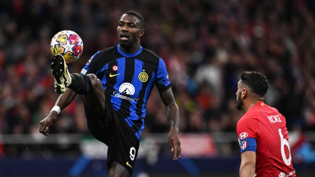 VIDEO - Thuram, ma che fai? Ripreso mentre strizza i genitali di Savic durante Atletico-Inter