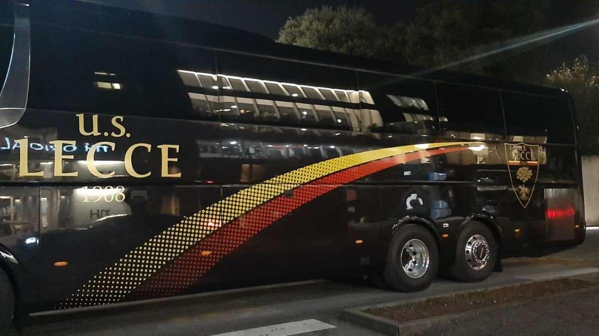 Atteso il Lecce a Orio a mezzogiorno, il pullman arrivato a Bergamo 