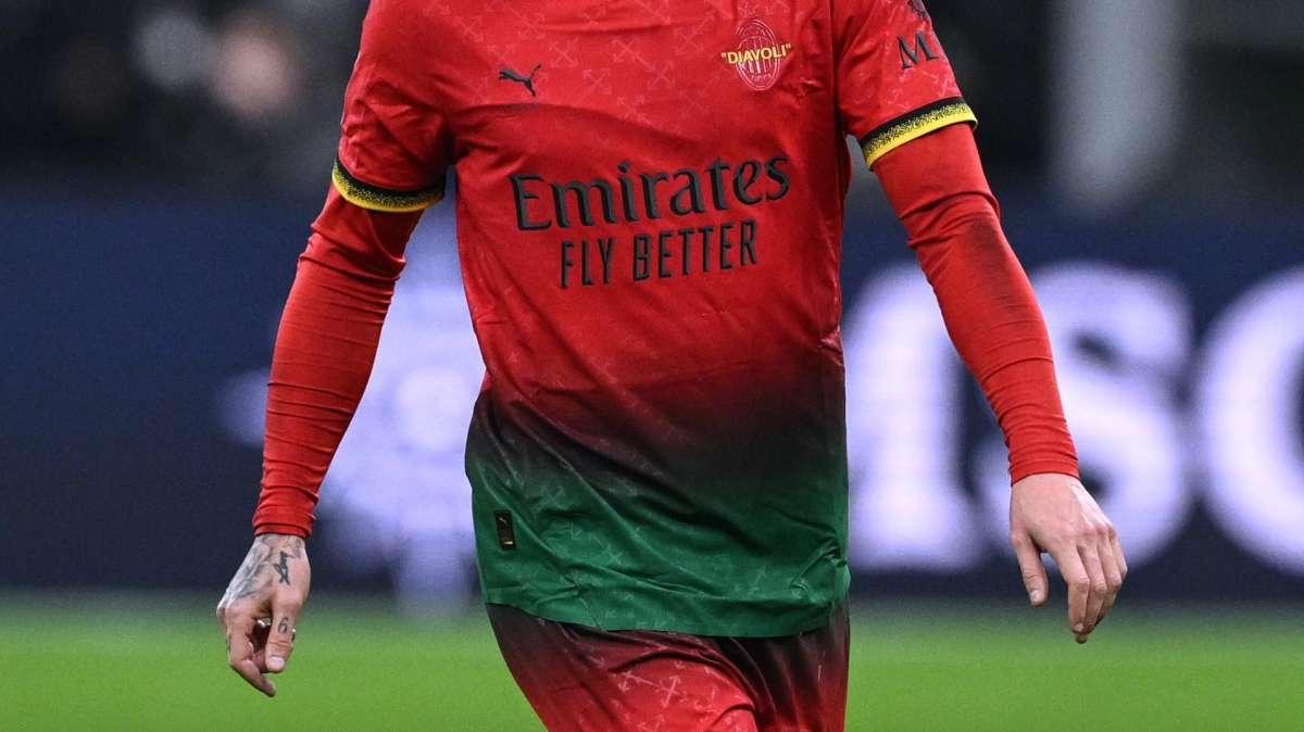 Milan, ma che maglia è? Ironia social per la divisa rosso-verde