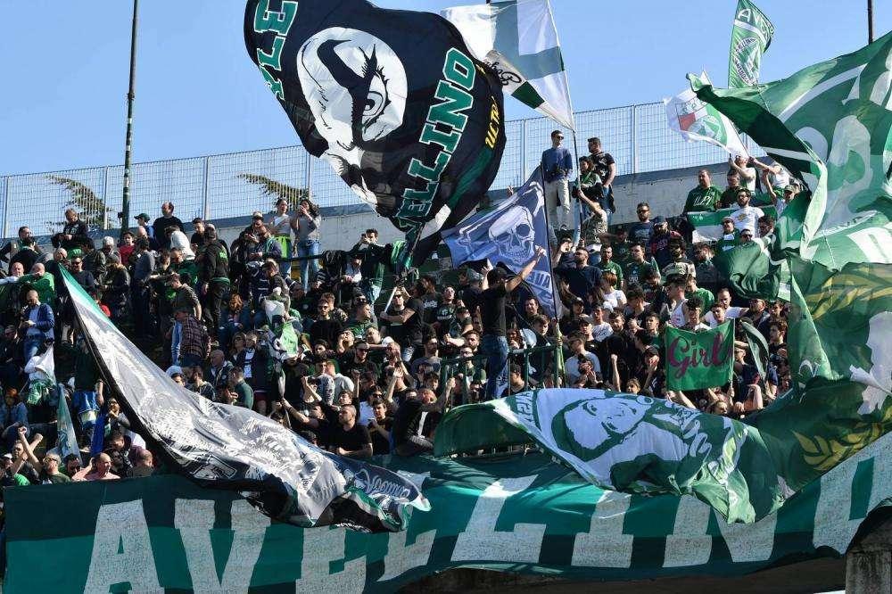 L'Avellino concede il bis e schianta il Teramo: decidono Micovschi e Karic, lupi primi in classifica