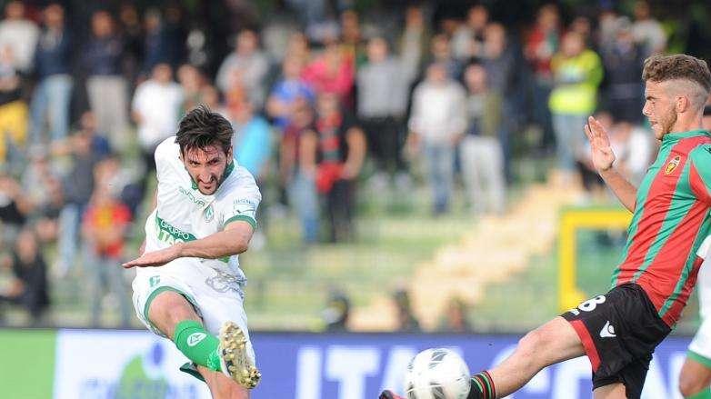 Avellino, si ferma Gavazzi: elongazione muscolare. Moretti in gruppo