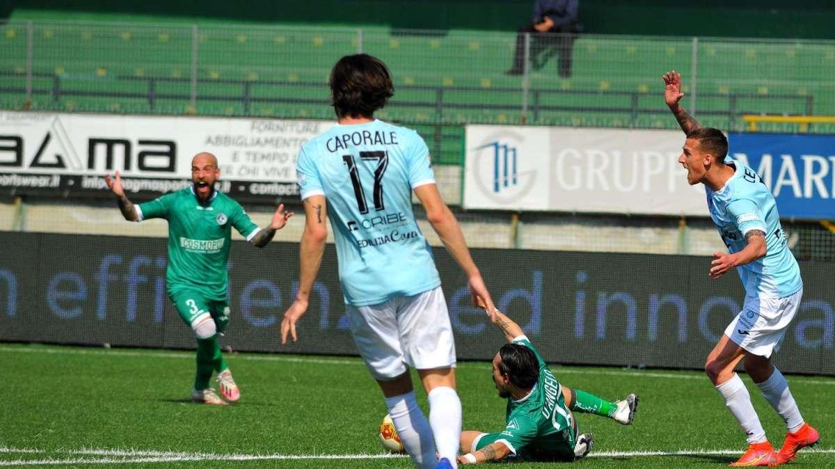 Avellino, pericolo giallo: cinque calciatori in diffida e a rischio squalifica