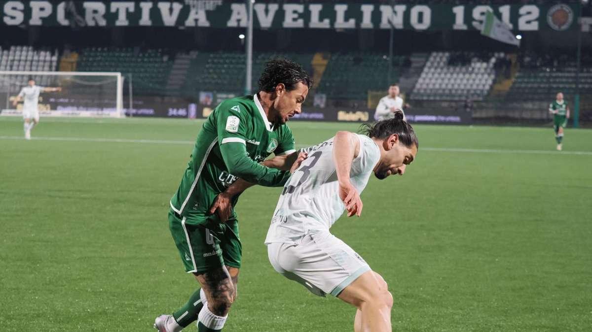I tifosi del Palermo prendono di mira Izzo, lui risponde: "Siete scarsi"