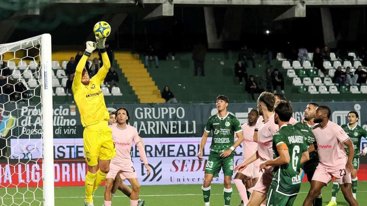 Bari-Avellino 0-0, fine primo tempo: Gytkjaer grazia i lupi