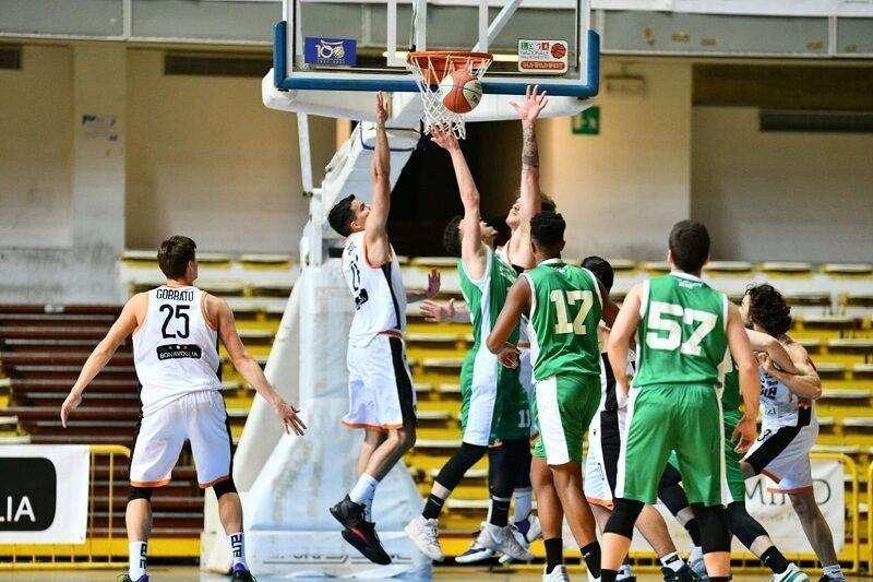 Scandone, ko in gara 2: la Virtus piega 74 a 58 i lupi