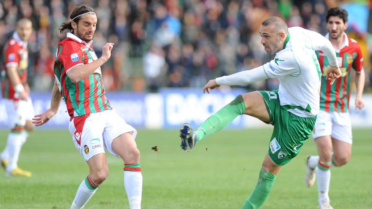 Allenamento pomeridiano a porte chiuse per i lupi, Castaldo l'unico assente
