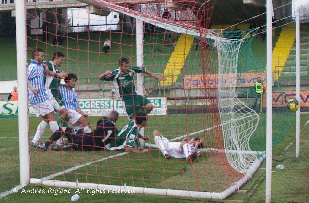 Avellino-Spal 2-1, terza vittoria consecutiva dei lupi!