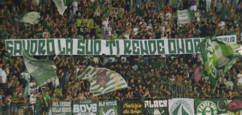 VIDEO - La Curva Sud rende omaggio a Sandro Criscitiello