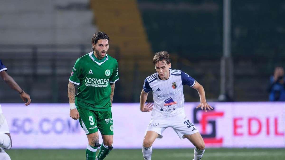 Latina-Avellino 0-1, fine primo tempo: Patierno segna, Iannarilli salva