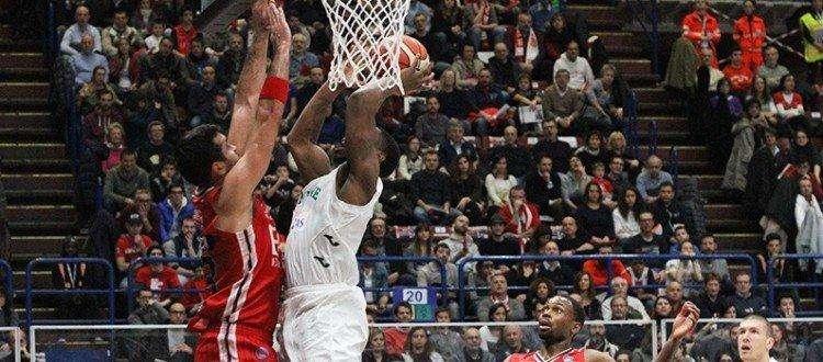 Colpo grosso della Sidigas: battuta l'Armani Milano 80-81