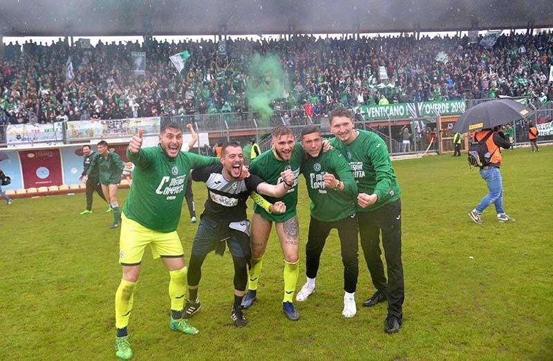 Avellino, stipendio di giugno non pagato: quattro calciatori presentano vertenza