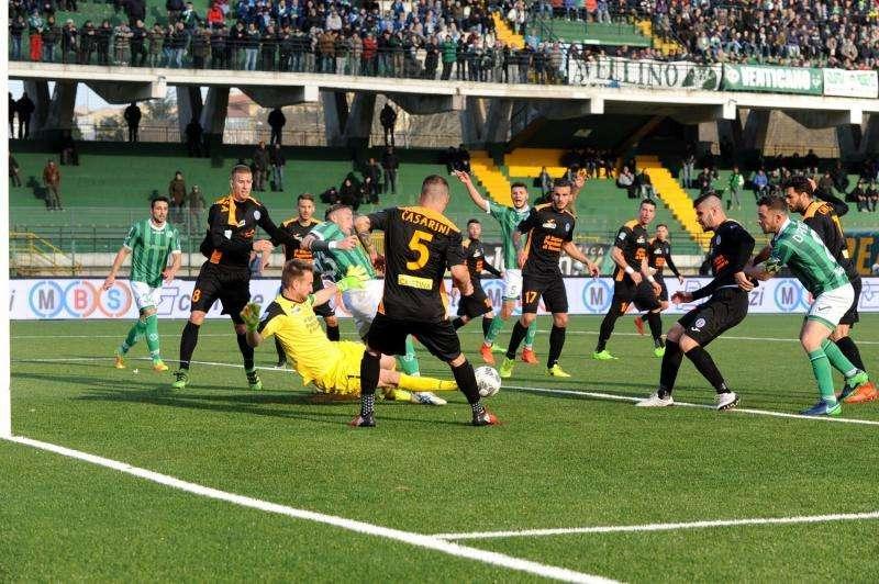 Eusepi schiaccia la Spal, l'Avellino torna a sorridere (1-0)