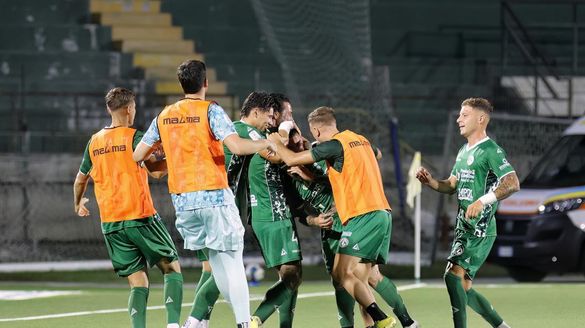 Avellino-Vicenza 3-0: Besaggio, Russo e Moruzzi regalano il primo sorriso a Nesta