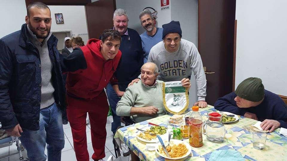 "Un giorno per la nostra città": l'Avellino ha visitato gli anziani del “Rubilli”