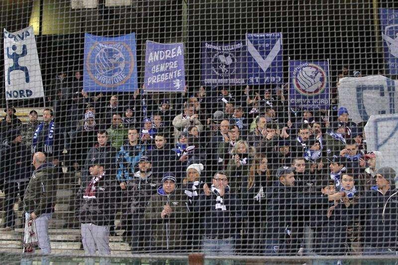Brescia, confronto tra squadra e società. I tifosi lanciano la contestazione
