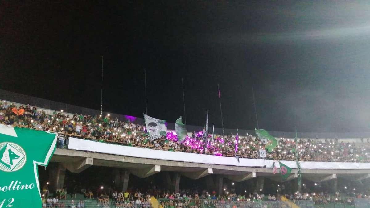 VIDEO - Fuochi d'artificio in Curva e il discorso alla squadra