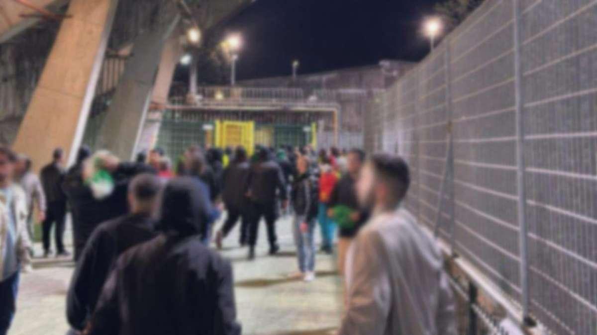 Tifosi pugliesi sfondano i cancelli e provano a entrare in tribuna Terminio, attimi di tensione