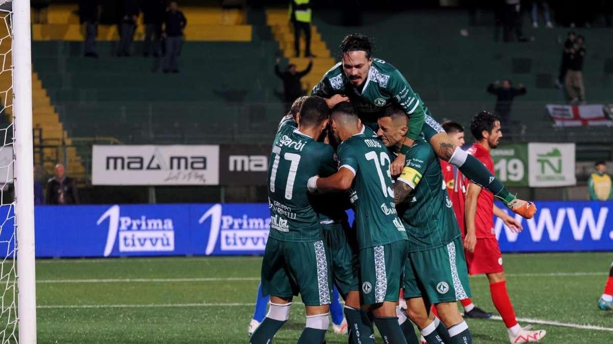 FISCHIO FINALE - Tris dell'Avellino a Latina: Patierno, Gori e Sounas valgono il momentaneo -2 dalla vetta