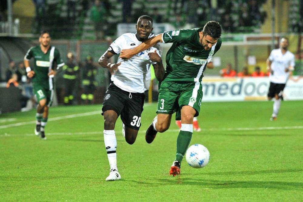 Ufficiale - Un ex difensore dell'Avellino passa al Crotone 