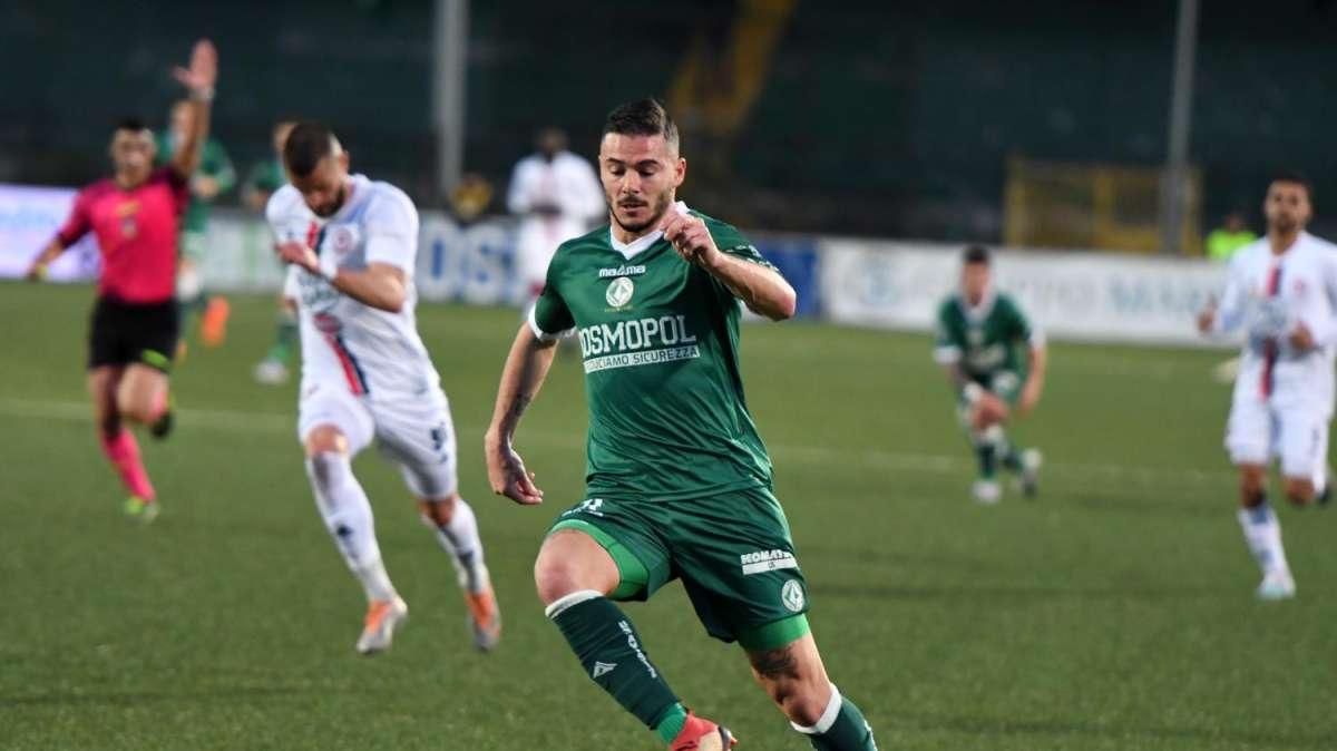 Avellino-Picerno 0-0, fine primo tempo: lupi spreconi, regge il muro del Picerno