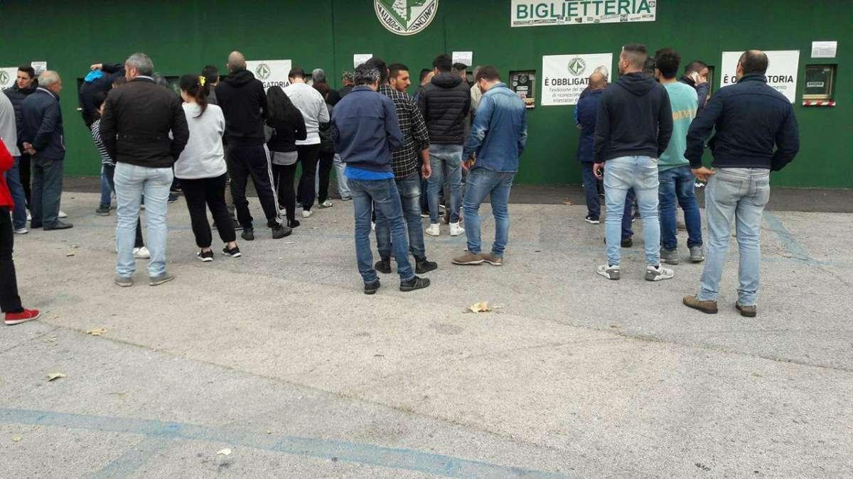 E' già clima derby: botteghini aperti, lunghe file per assicurarsi un tagliando
