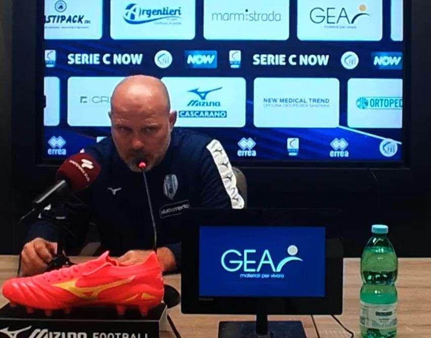 V. Francavilla, Villa: "L'Avellino è la più forte del campionato. Dobbiamo stare attenti" 
