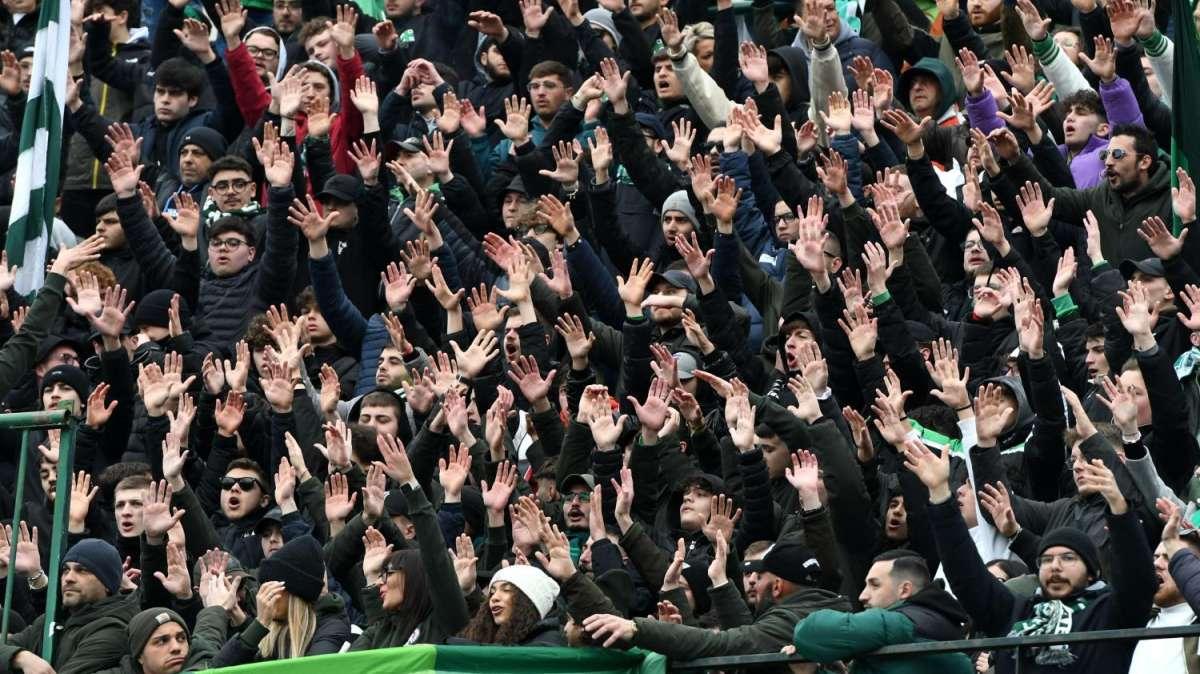 Crotone-Avellino, parte la prevendita: via libera ai tifosi irpini. Info costi e modalità