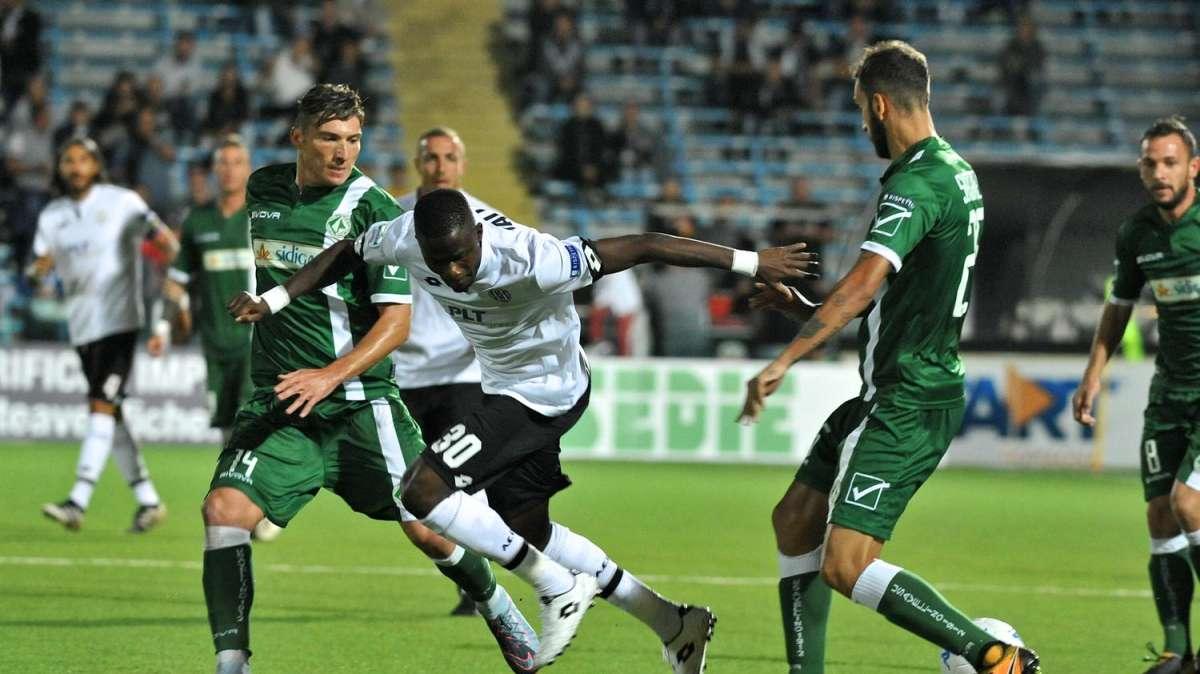 Un ex difensore biancoverde si è ufficialmente ritirato dal calcio giocato a 31 anni