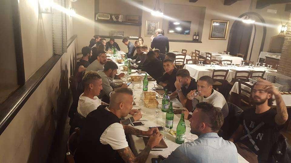 Tutti uniti in campo e fuori: l'Avellino al completo a cena (Foto)
