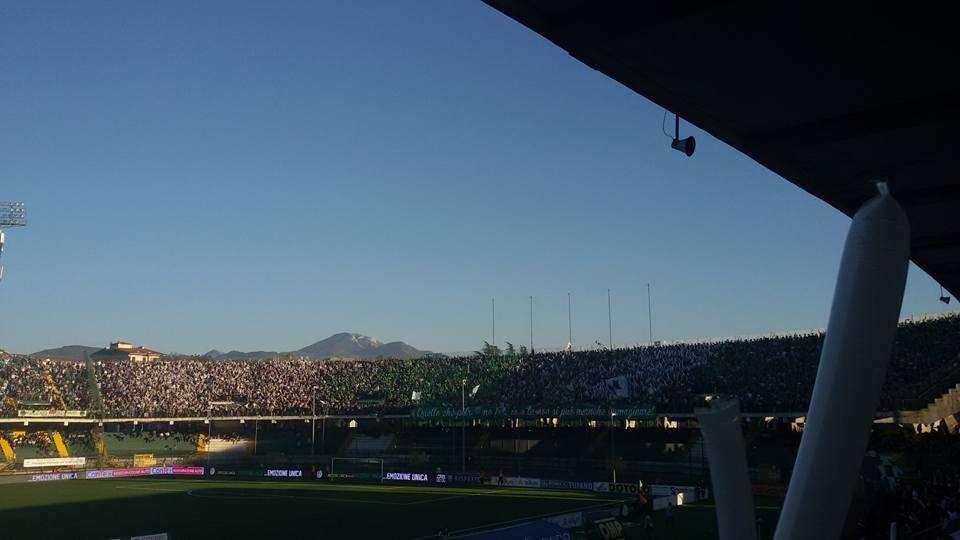La splendida coreografia dello stadio Partenio (Foto)