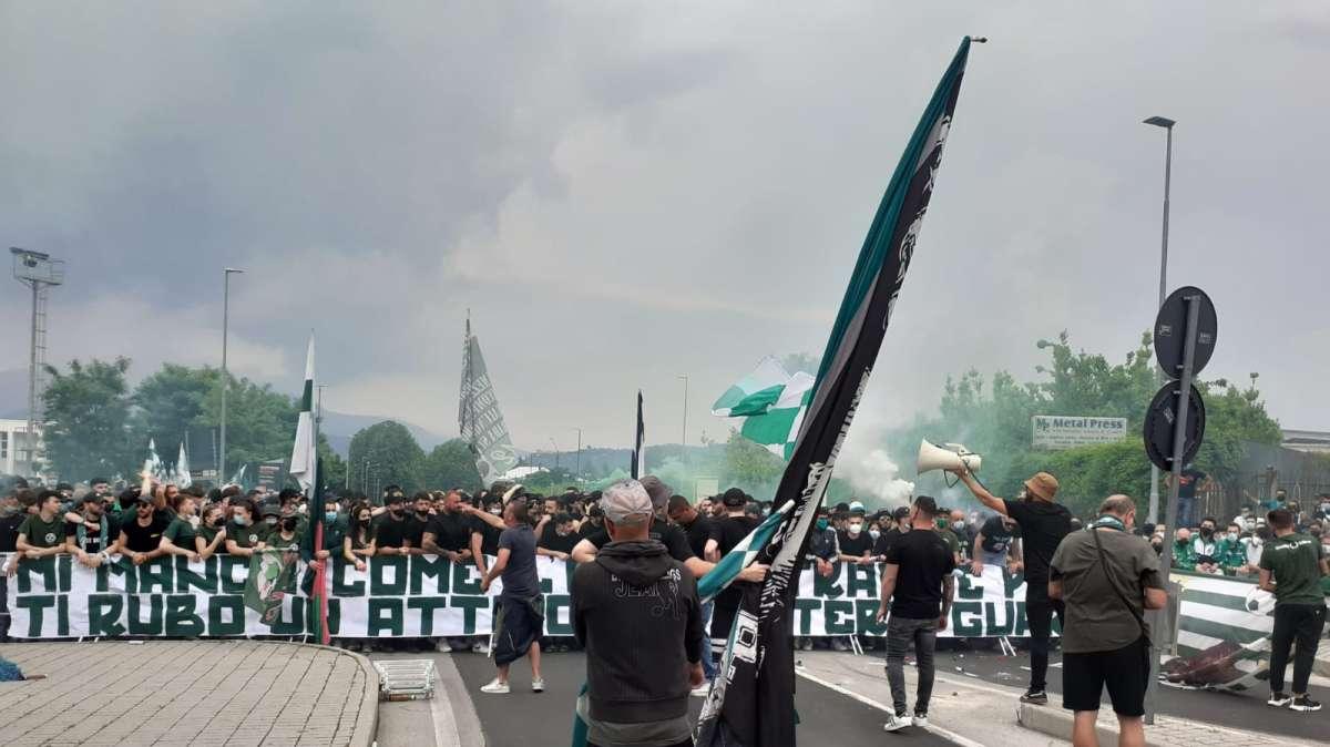 Curva Sud: "Grazie a squadra e società per il campionato disputato, ripartiamo da questo entusiasmo" 