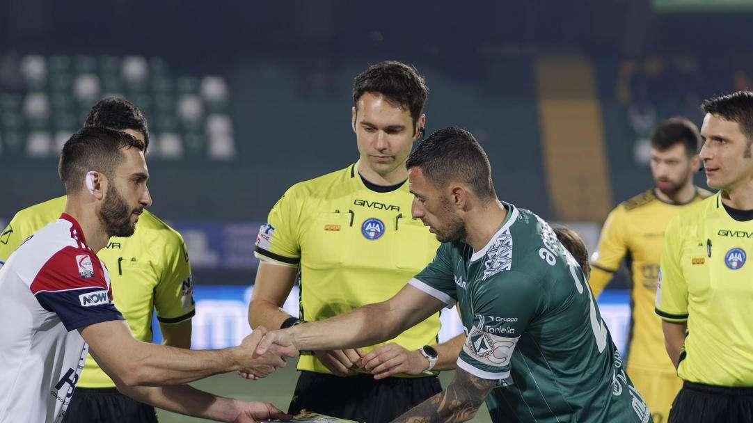 Avellino-Crotone affidata ad un fischietto di Roma 1