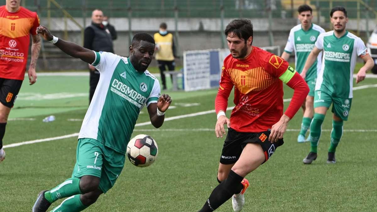 Avellino, si ferma Kanoute ginocchio. Kragl potrebbe stringere i denti