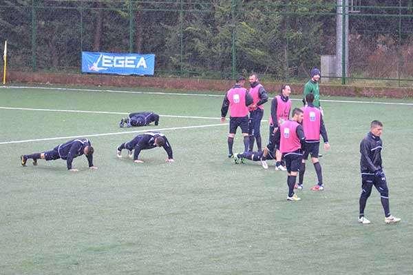 Due ore di allenamento, i lupi preparano la sfida contro le fere