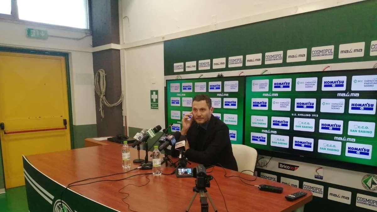 De Vito: "Come il capitano di una nave, non lascio l'equipaggio in balia della tempesta. Rastelli è come un fratello. Nessuna discordanza con la proprietà"