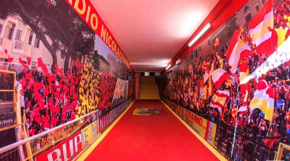 Catanzaro, nuovo look al 'Ceravolo': restyling per il tunnel che porta in campo