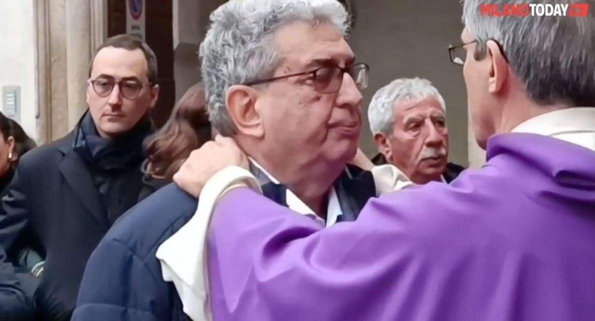Funerali Perinetti, la Curva Sud invia una corona di fiori