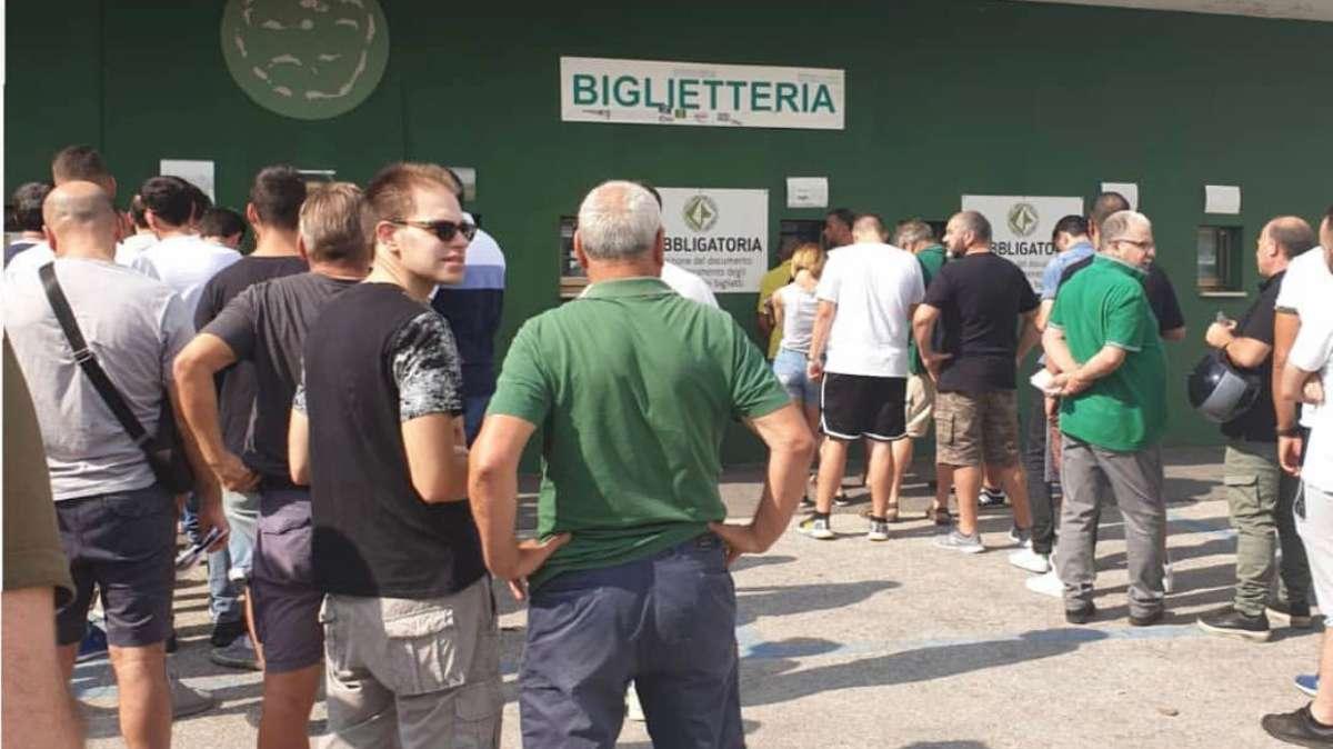 Quanto amore per l'Avellino: botteghini e ricevitorie prese d'assalto 