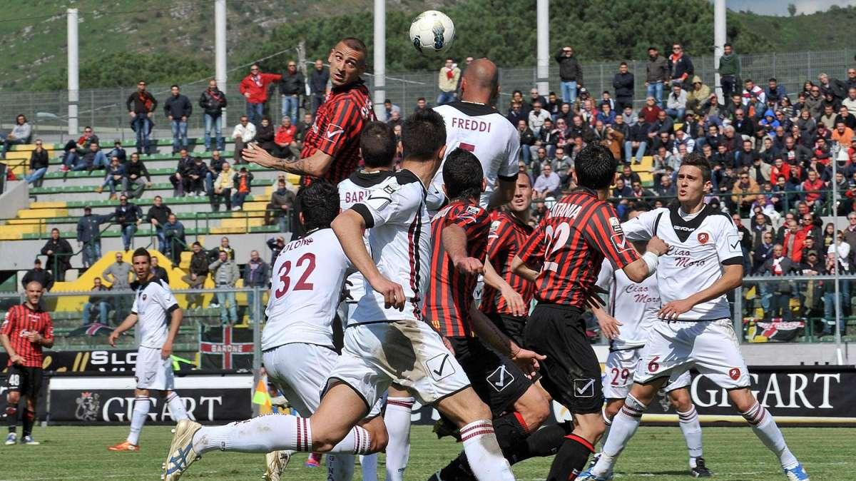 La Reggina stecca la prima al Granillo